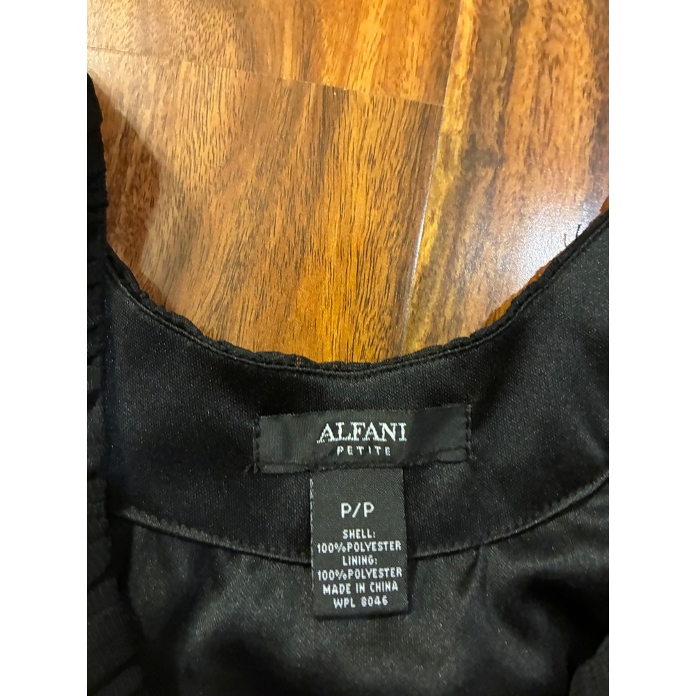 Alfani Petite Black Sleeveless Blouse White Floral Embroidered Hem Top P/P - Picture 2 of 6